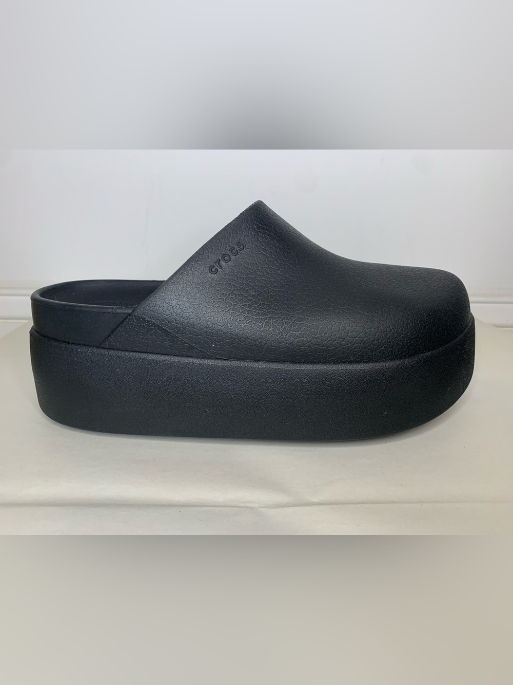 Crocs Dylan Platform Clog. Black, size W9. Excellent pre-owned condition. - Picture 6 of 13